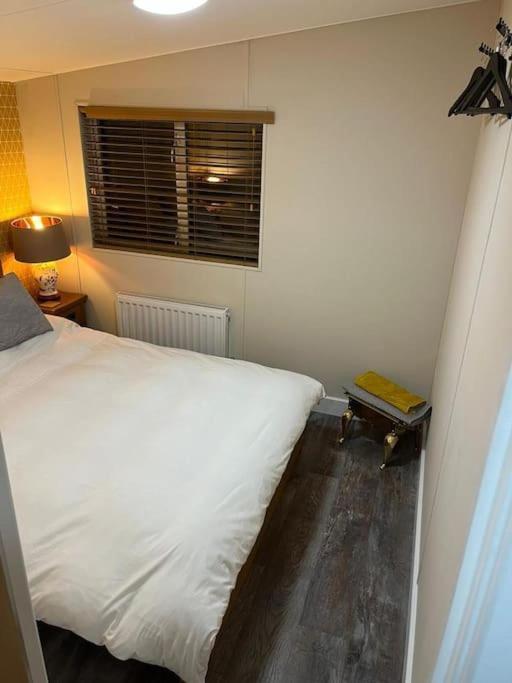 The Cherries - Caer Beris 2 Bedroom - No Commercial Vehicles Allowed On Site Apartment *